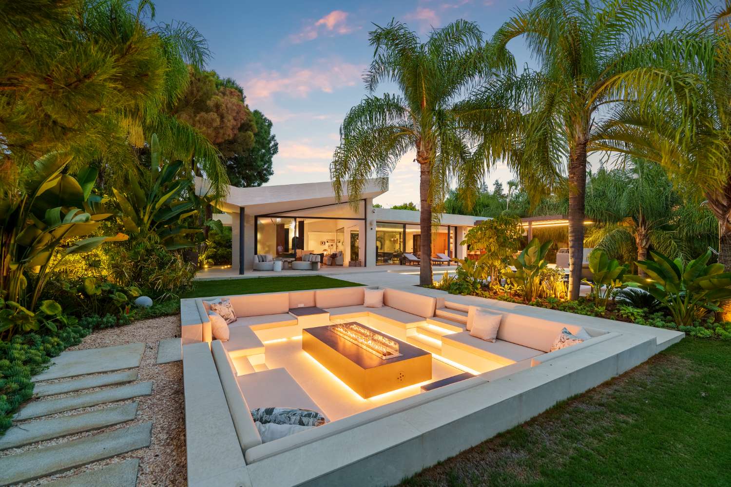 Moderne Luxusvilla in Las Chapas, Marbella Este