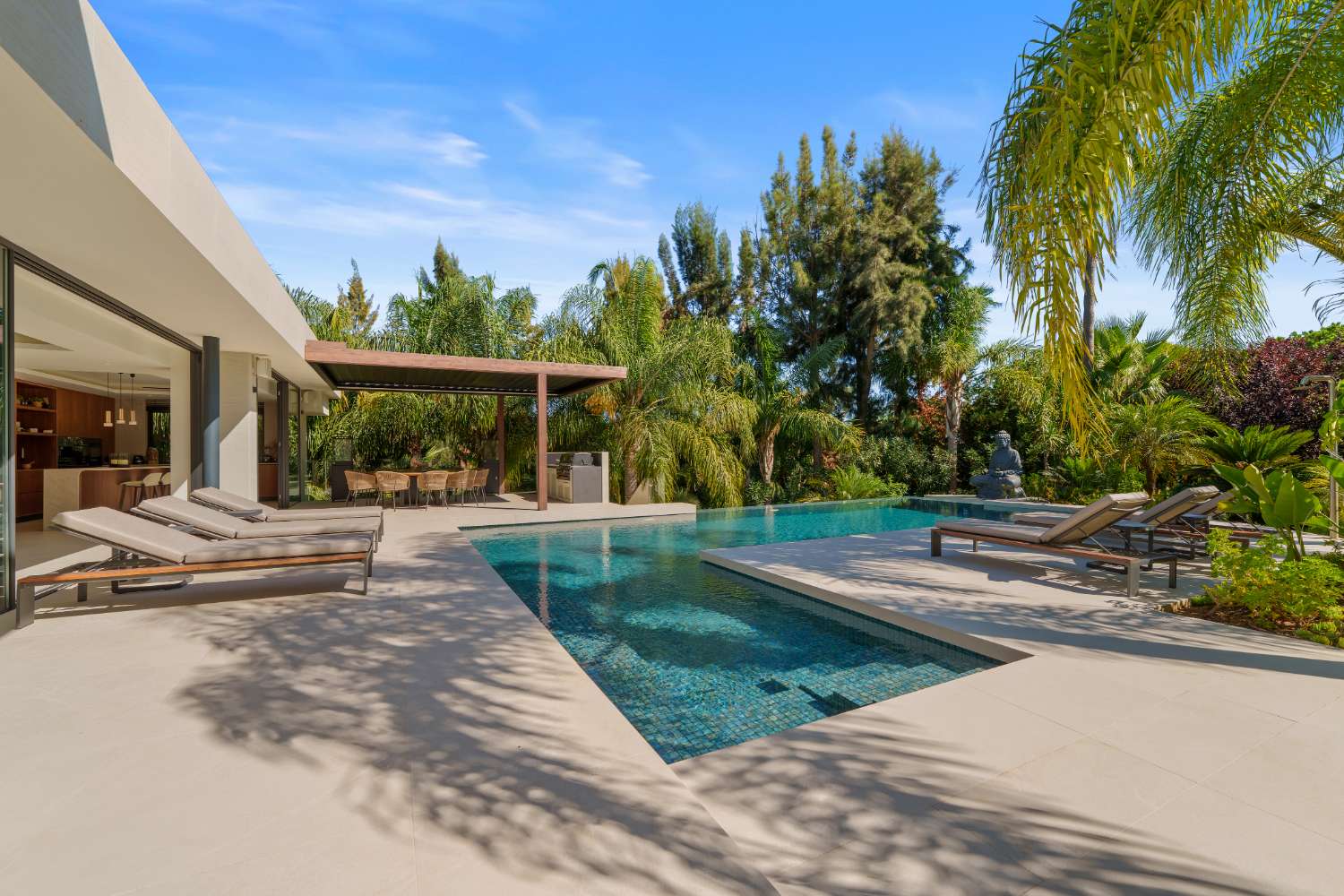 Moderne Luxusvilla in Las Chapas, Marbella Este