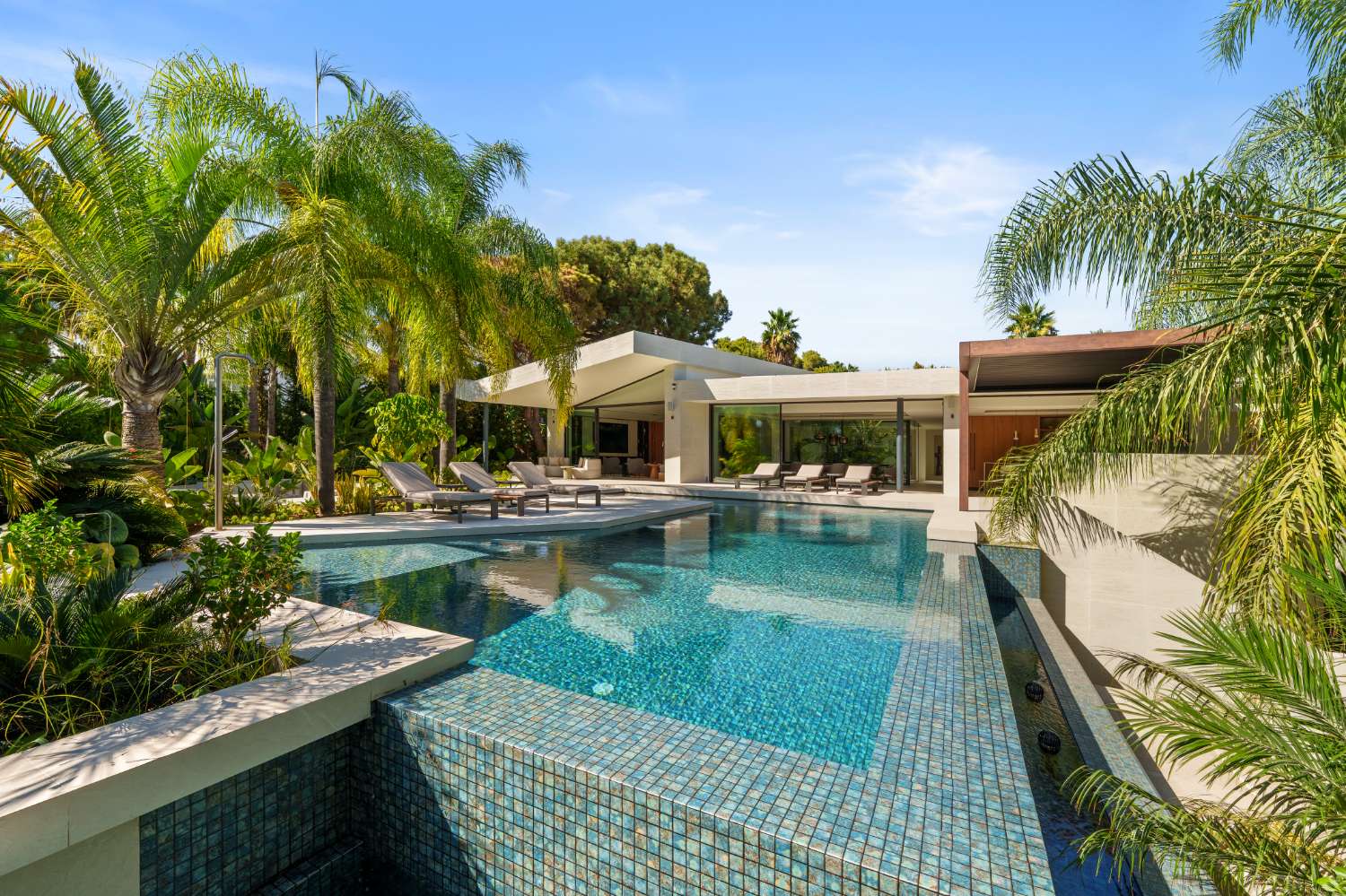 Moderne Luxusvilla in Las Chapas, Marbella Este