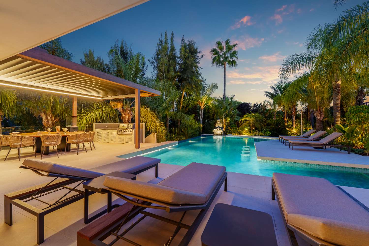 Moderne Luxusvilla in Las Chapas, Marbella Este