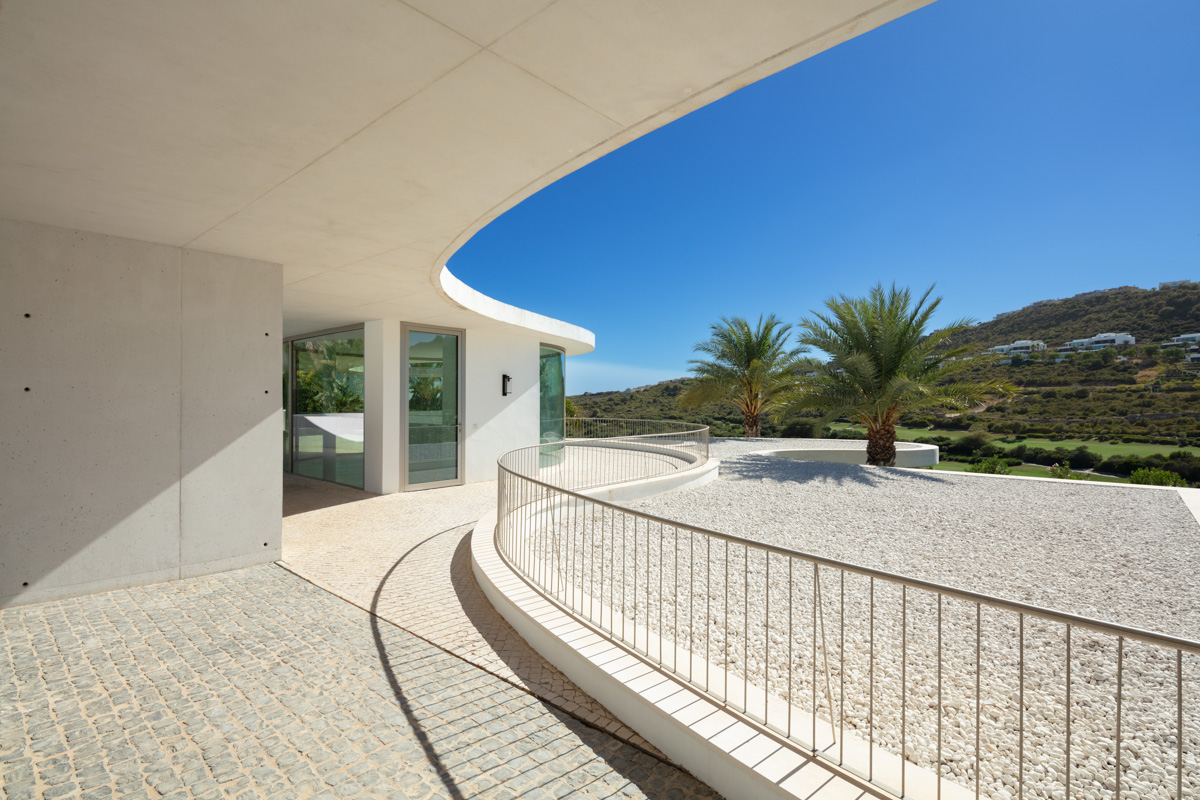 Moderne Luxusvilla in Casares Golf – Exklusives Wohnen in Finca Cortesin