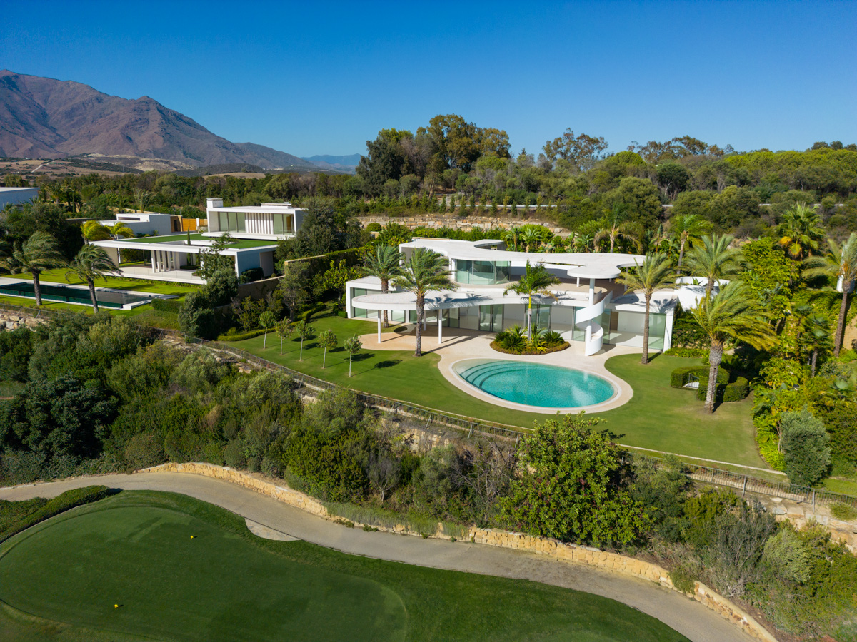 Moderne Luxusvilla in Casares Golf – Exklusives Wohnen in Finca Cortesin