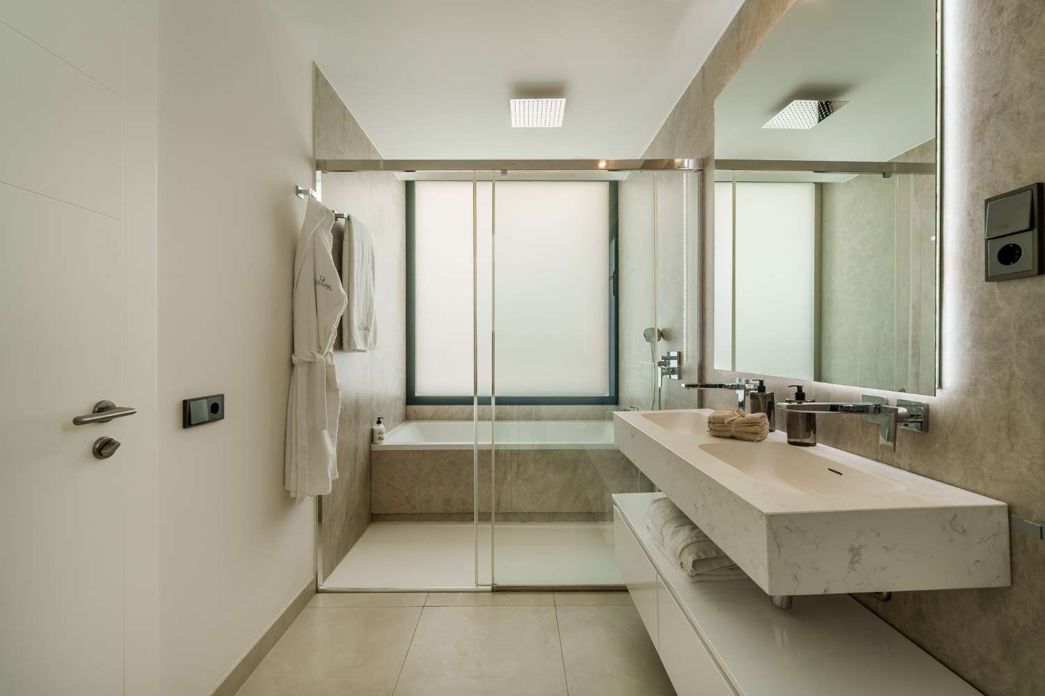 Moderne Doppelhaushälfte Azure 7 in Banus Bay, Marbella