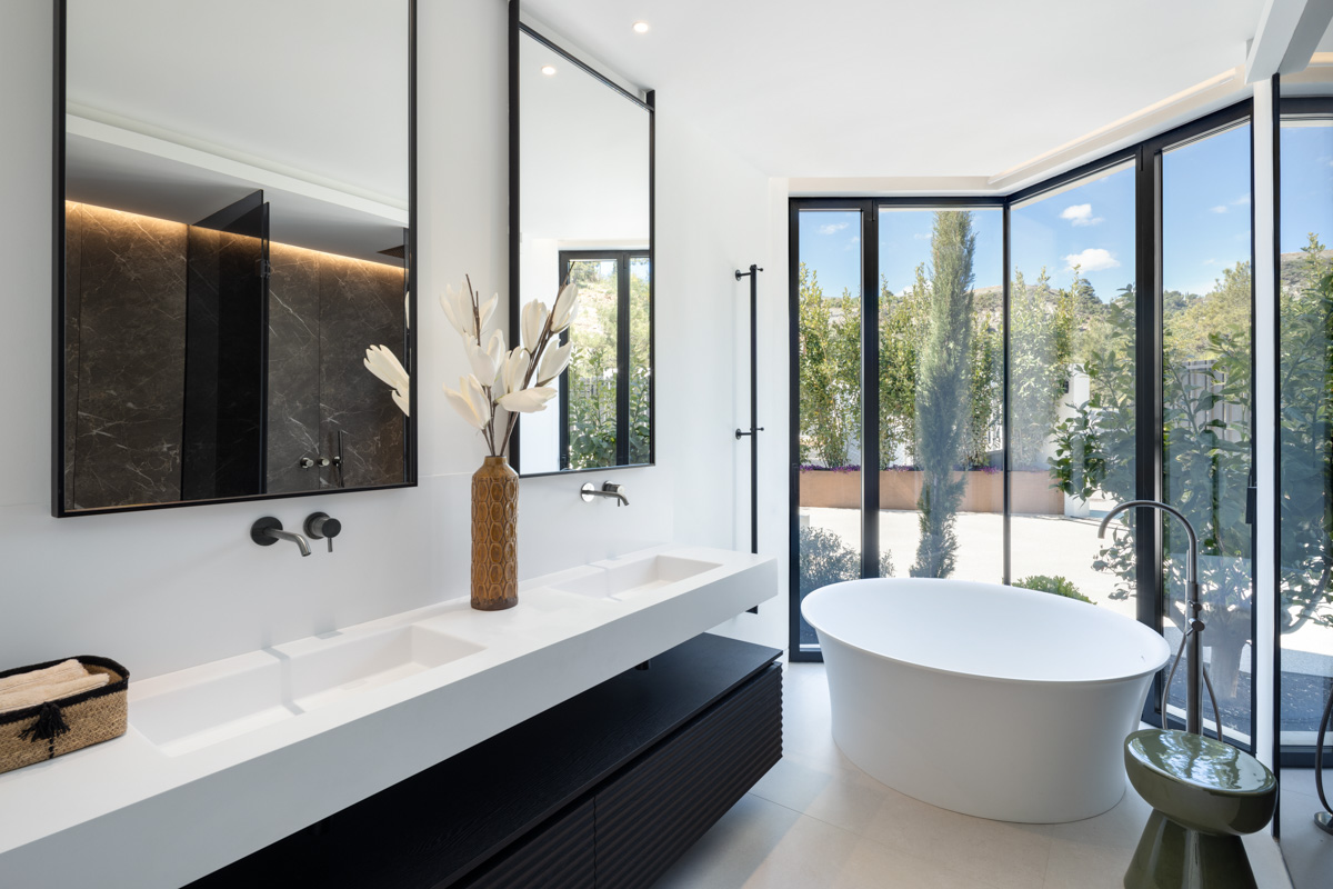 Moderne Luxusvilla in Lomas de La Quinta – Architektur von Carlos Lamas mit Meerblick