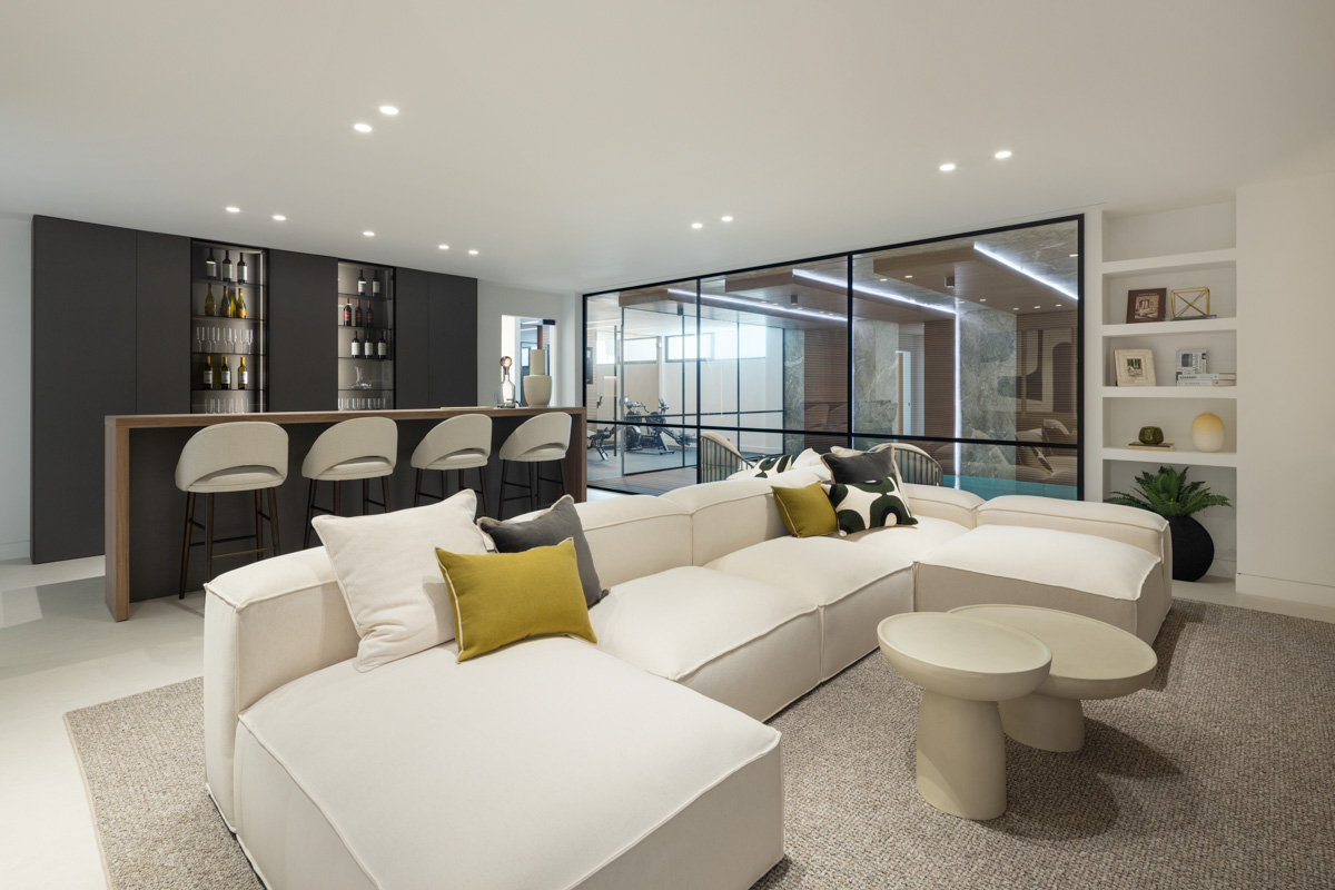 Moderne Luxusvilla in Lomas de La Quinta – Architektur von Carlos Lamas mit Meerblick