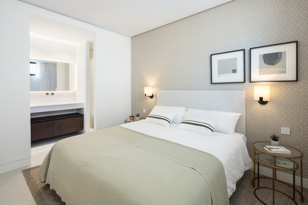 Moderne Luxusvilla in Lomas de La Quinta – Architektur von Carlos Lamas mit Meerblick