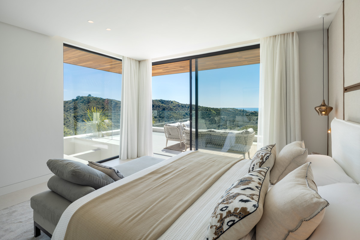 Moderne Luxusvilla in Lomas de La Quinta – Architektur von Carlos Lamas mit Meerblick