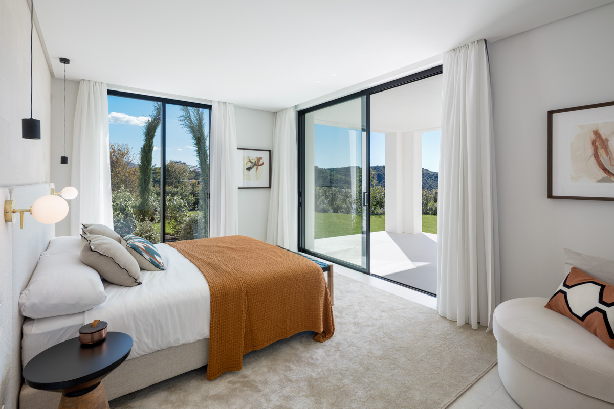 Moderne Luxusvilla in Lomas de La Quinta – Architektur von Carlos Lamas mit Meerblick