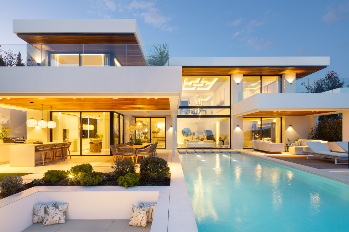 Moderne Luxusvilla in Lomas de La Quinta – Architektur von Carlos Lamas mit Meerblick