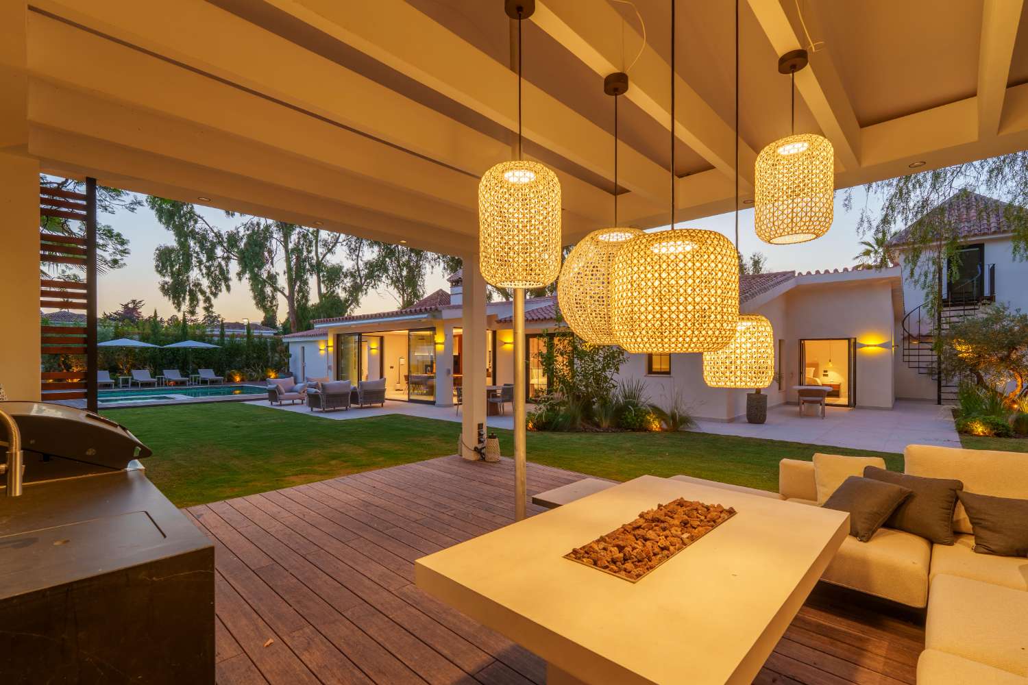 Moderne Luxusvilla in Marbella – Eleganz auf einer Ebene nahe Puerto Banús