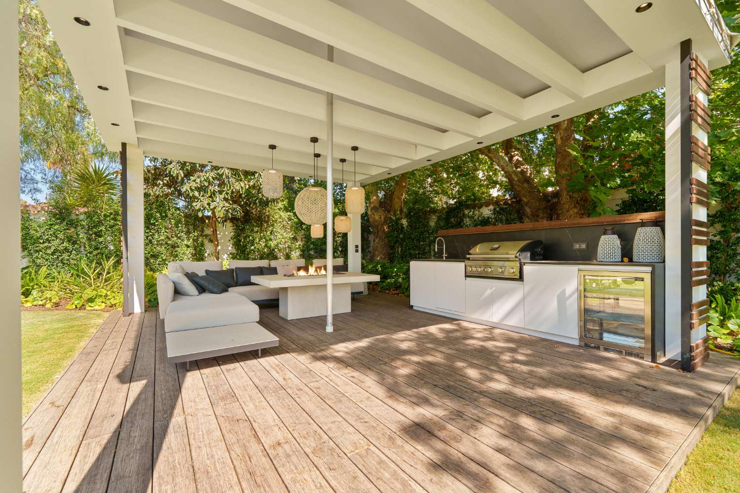 Moderne Luxusvilla in Marbella – Eleganz auf einer Ebene nahe Puerto Banús