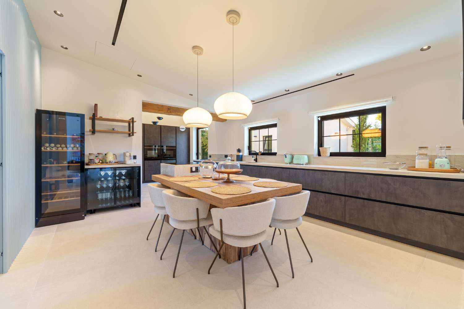 Moderne Luxusvilla in Marbella – Eleganz auf einer Ebene nahe Puerto Banús