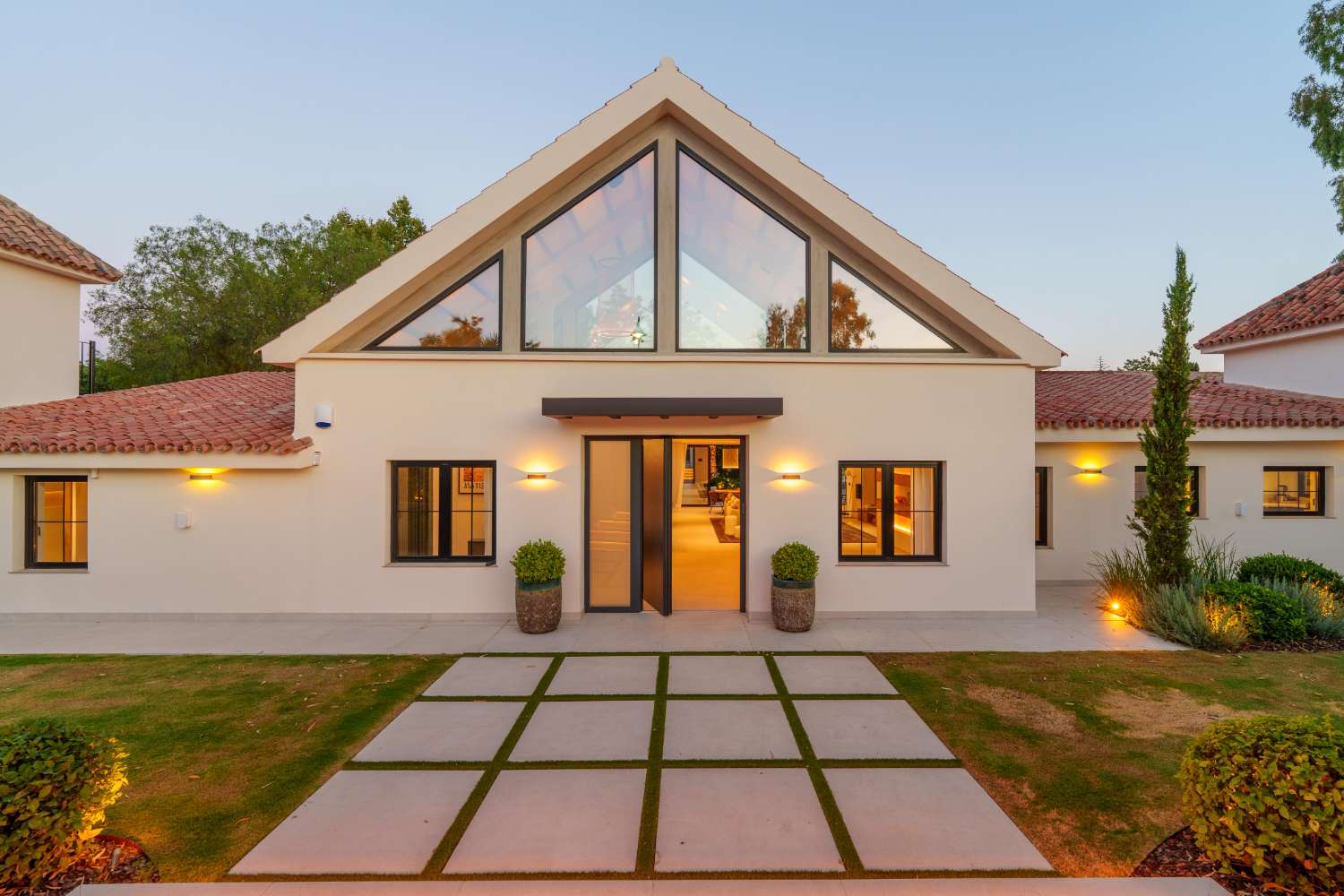 Moderne Luxusvilla in Marbella – Eleganz auf einer Ebene nahe Puerto Banús