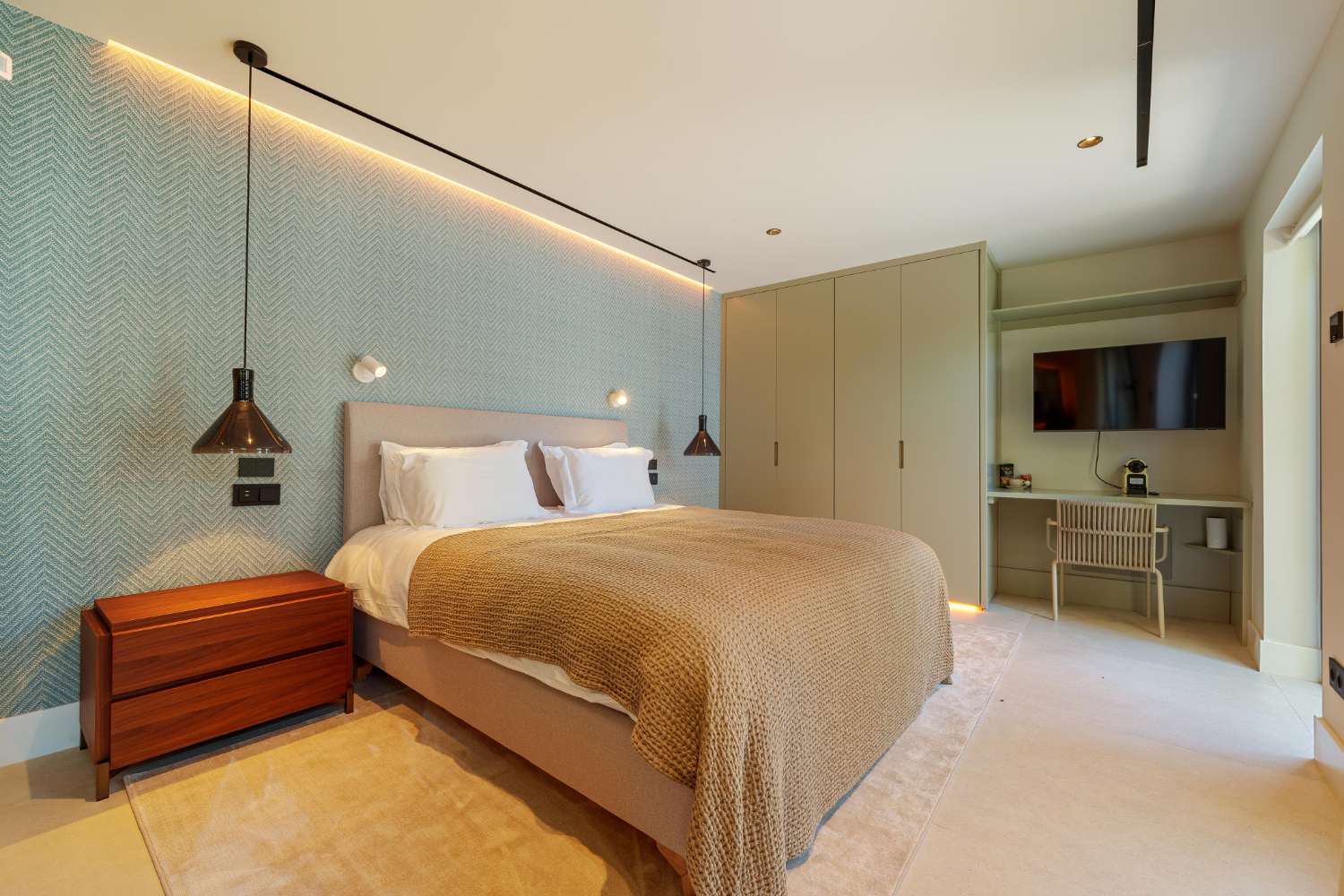 Moderne Luxusvilla in Marbella – Eleganz auf einer Ebene nahe Puerto Banús