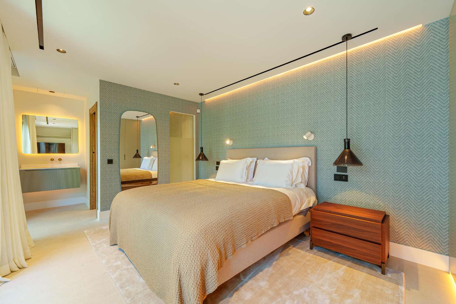 Moderne Luxusvilla in Marbella – Eleganz auf einer Ebene nahe Puerto Banús