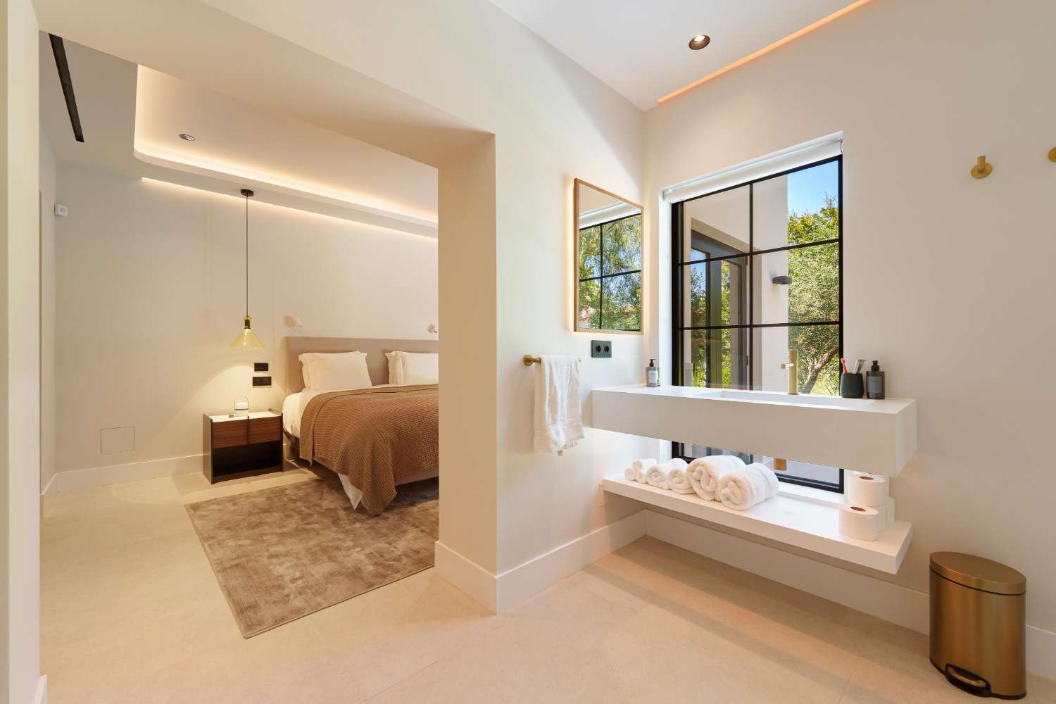 Moderne Luxusvilla in Marbella – Eleganz auf einer Ebene nahe Puerto Banús