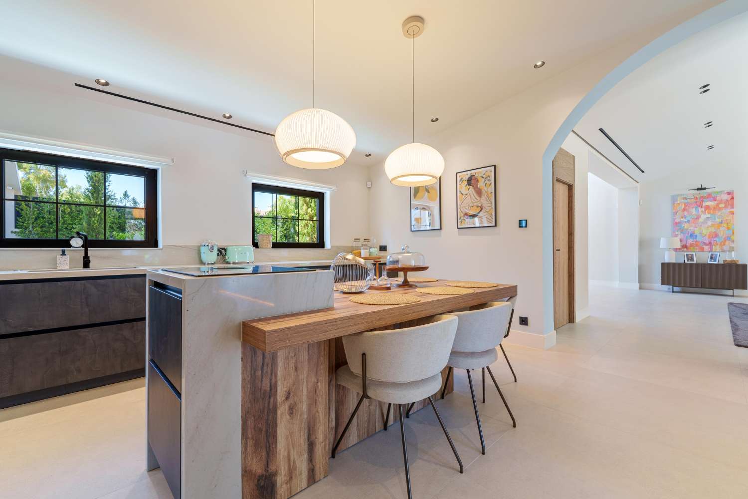 Moderne Luxusvilla in Marbella – Eleganz auf einer Ebene nahe Puerto Banús