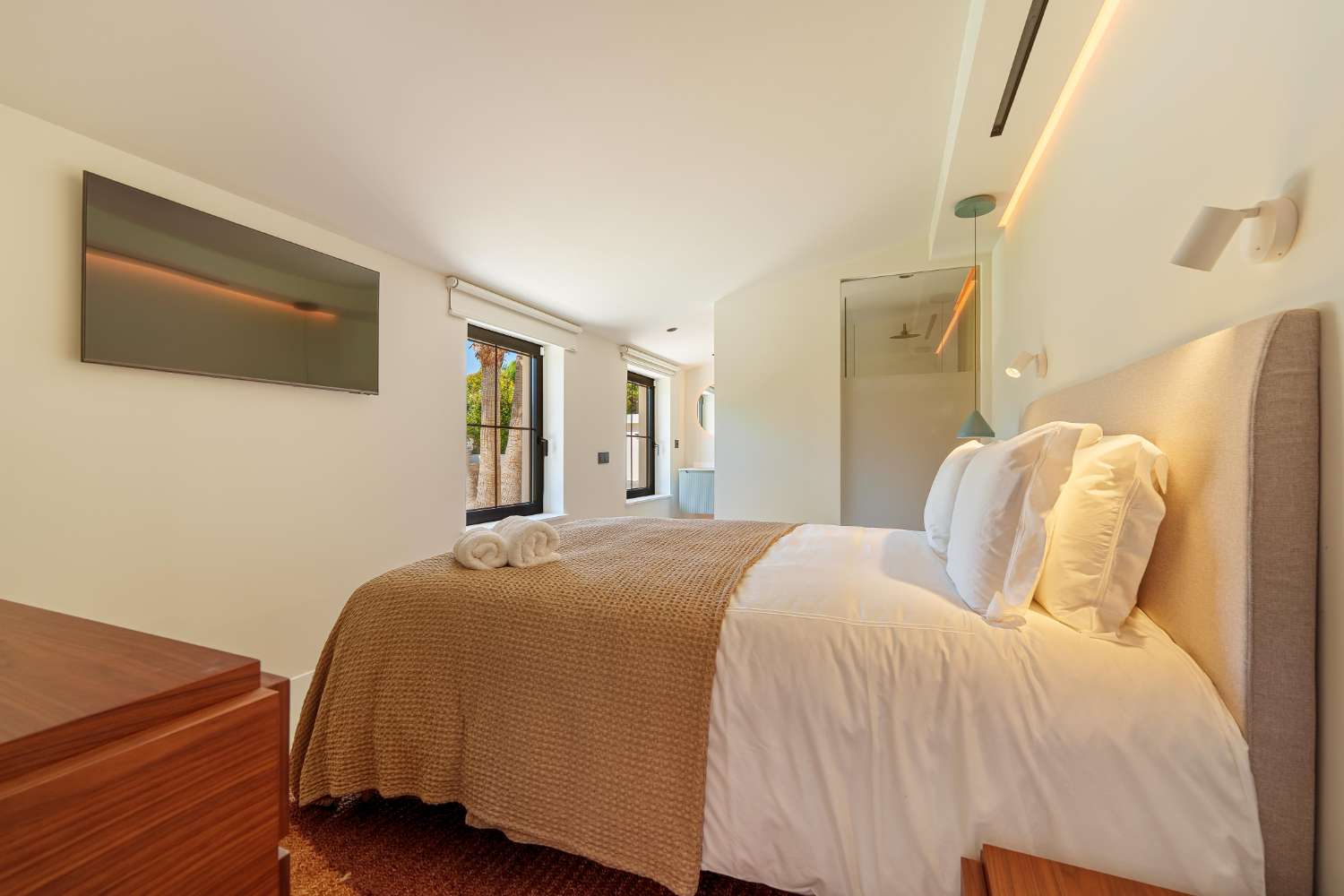 Moderne Luxusvilla in Marbella – Eleganz auf einer Ebene nahe Puerto Banús