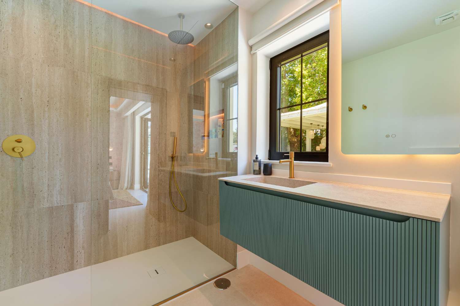 Moderne Luxusvilla in Marbella – Eleganz auf einer Ebene nahe Puerto Banús