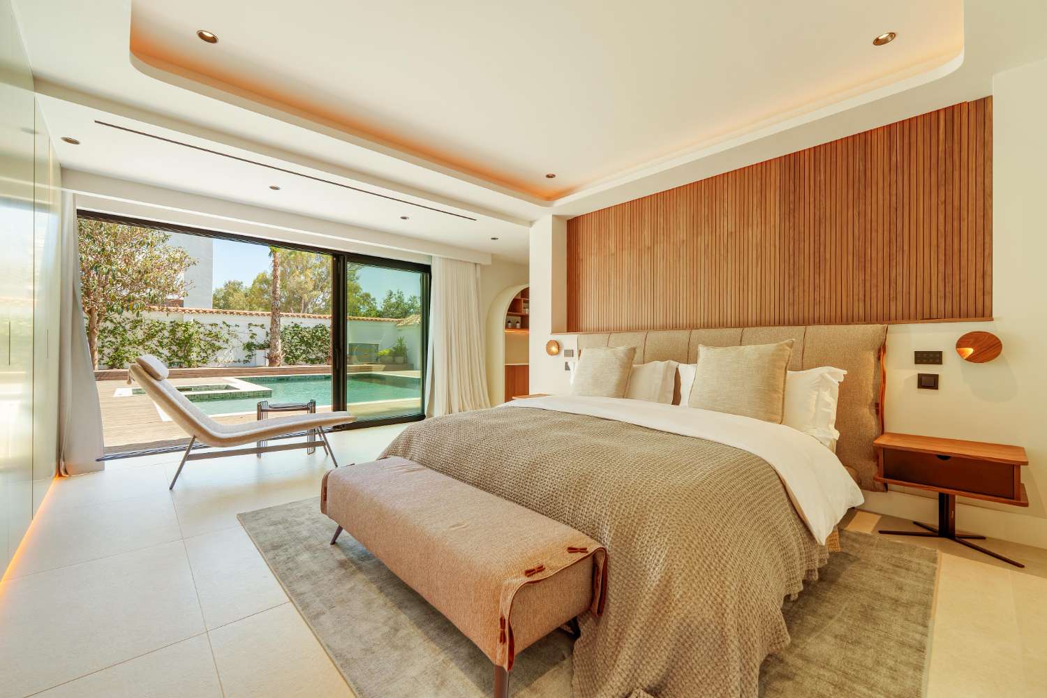 Moderne Luxusvilla in Marbella – Eleganz auf einer Ebene nahe Puerto Banús