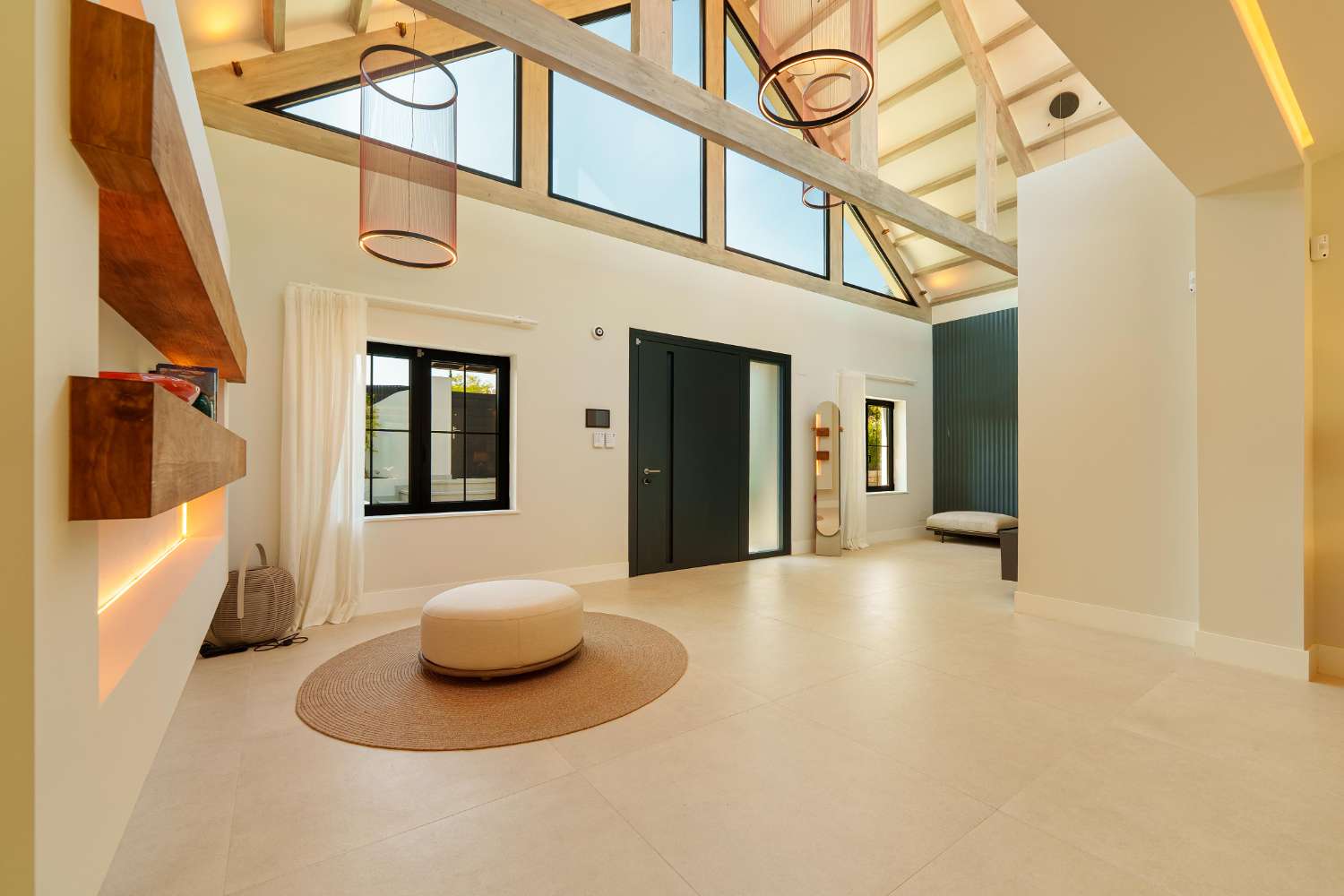 Moderne Luxusvilla in Marbella – Eleganz auf einer Ebene nahe Puerto Banús