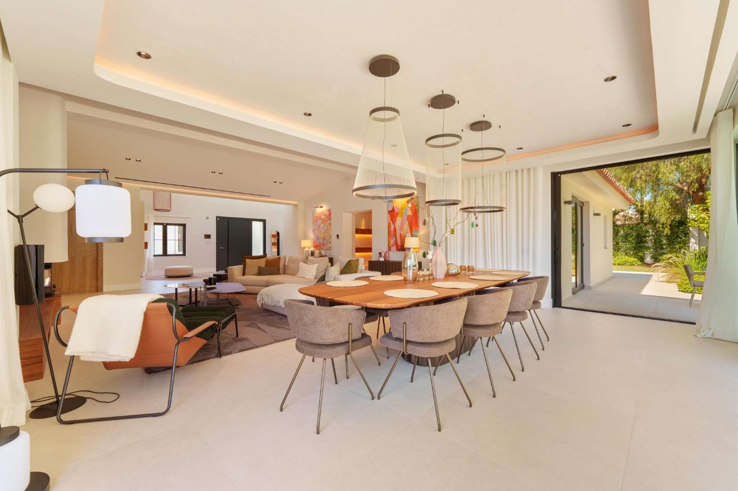 Moderne Luxusvilla in Marbella – Eleganz auf einer Ebene nahe Puerto Banús