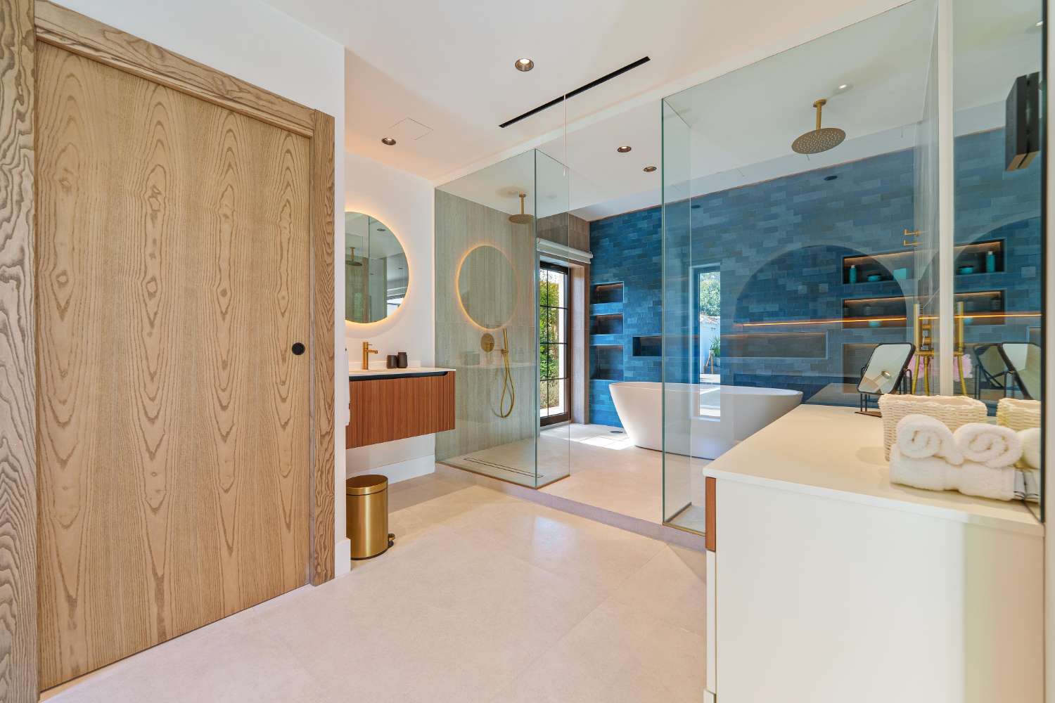 Moderne Luxusvilla in Marbella – Eleganz auf einer Ebene nahe Puerto Banús