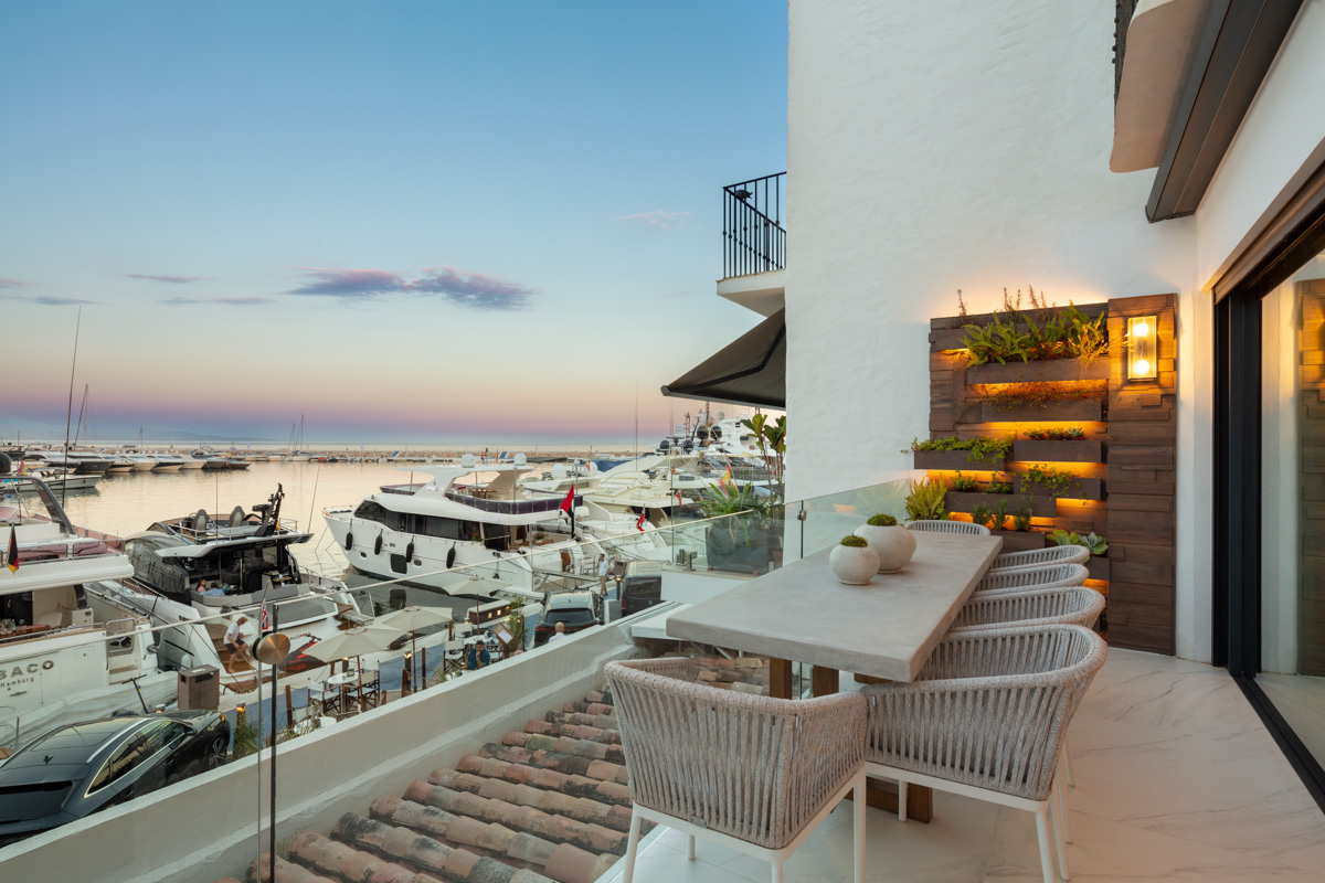 Luxusapartment in Puerto Banús – Panoramablick auf das Mittelmeer