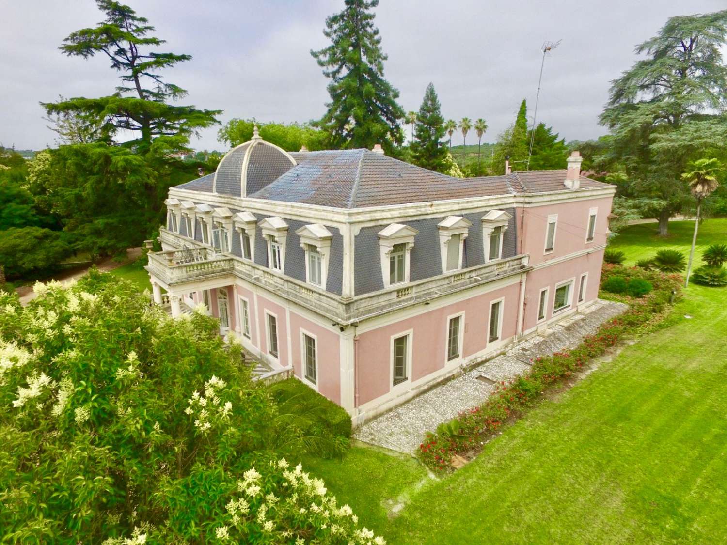 Palastartige Residenz des 19. Jahrhunderts mit historischem Botanischem Garten und Reitanlage – Elvas, Portugal