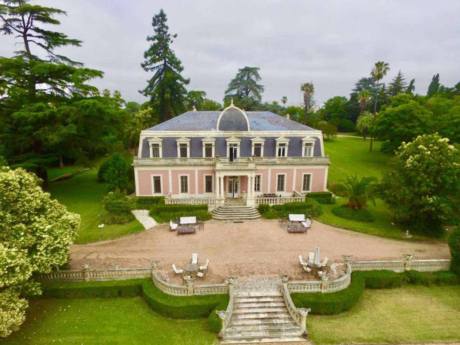 Palastartige Residenz des 19. Jahrhunderts mit historischem Botanischem Garten und Reitanlage – Elvas, Portugal