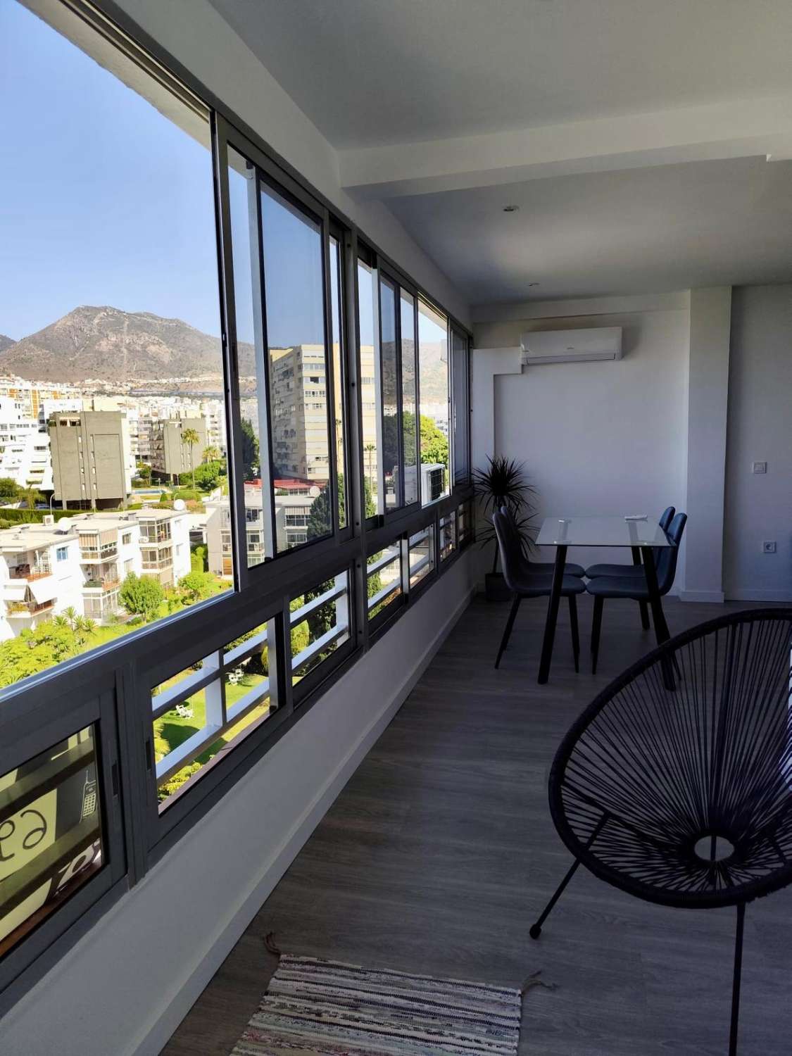 Modernes Apartment mit Meerblick und Tourismuslizenz in Benalmádena