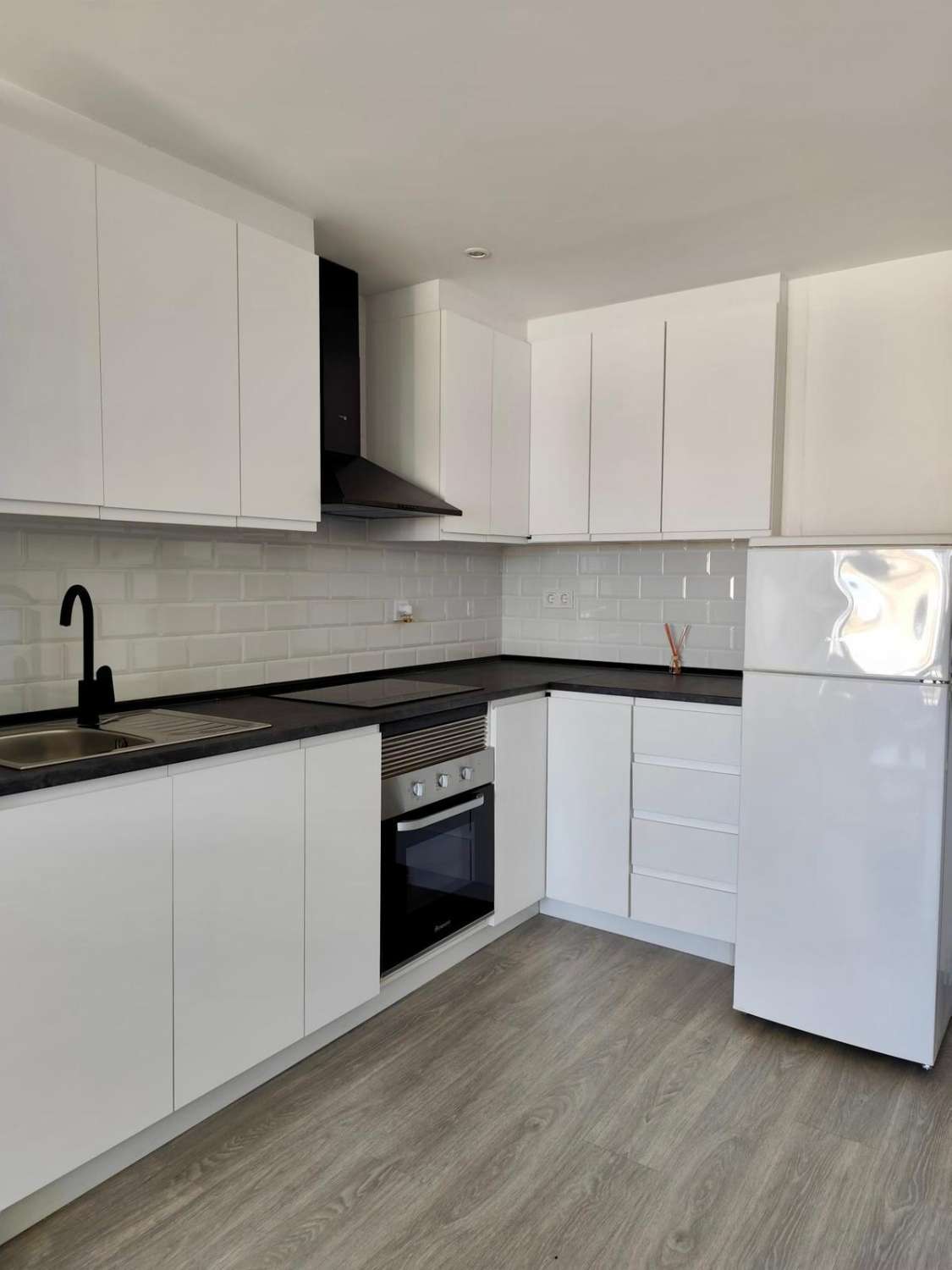 Modernes Apartment mit Meerblick und Tourismuslizenz in Benalmádena