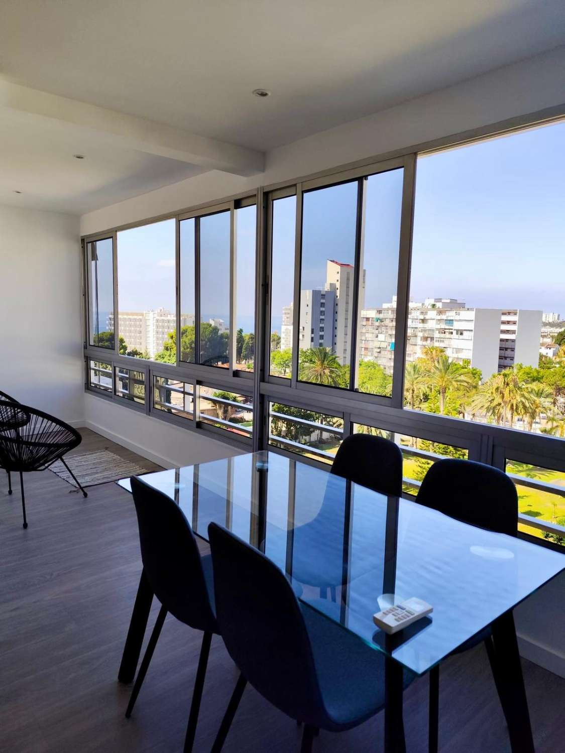 Modernes Apartment mit Meerblick und Tourismuslizenz in Benalmádena