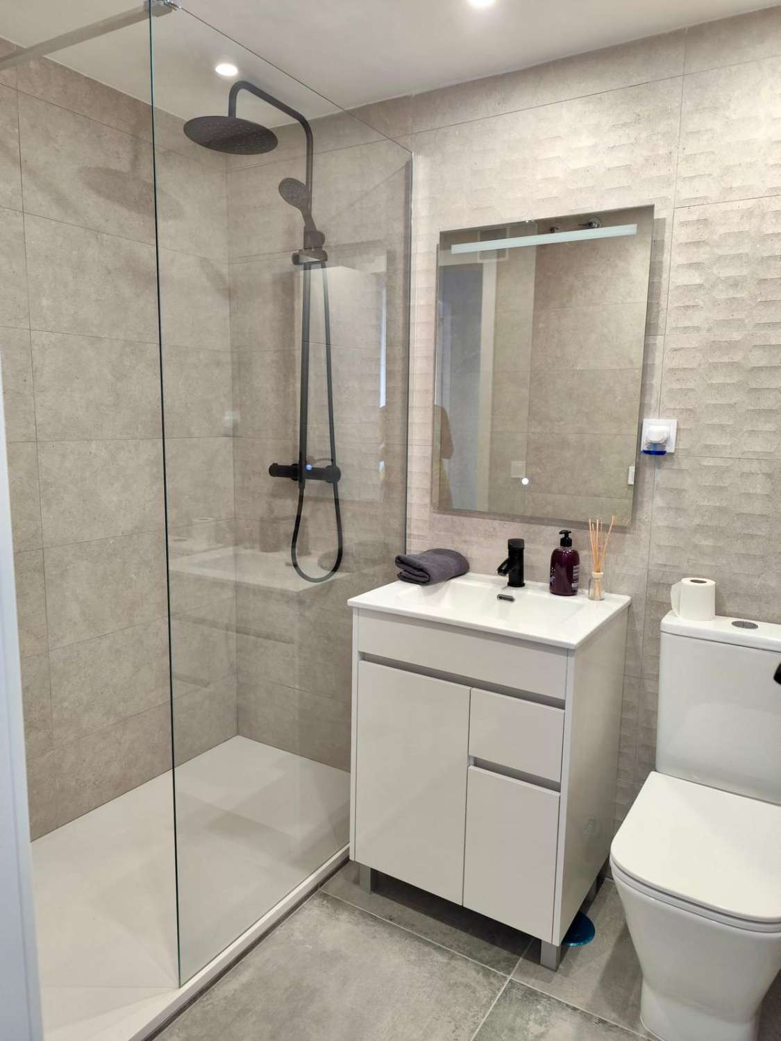 Modernes Apartment mit Meerblick und Tourismuslizenz in Benalmádena