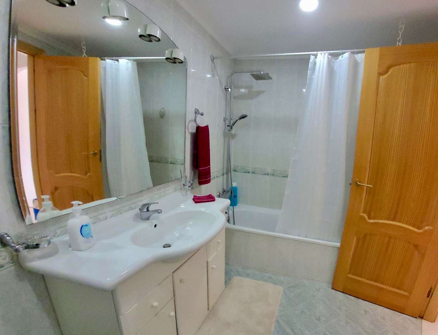 Exklusives Apartment in erster Strandlinie mit Tourismuslizenz in Calahonda, Mijas