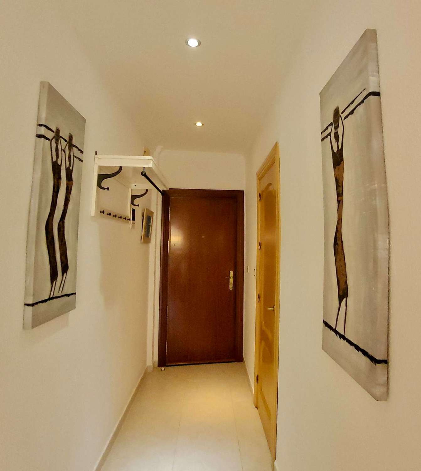 Exklusives Apartment in erster Strandlinie mit Tourismuslizenz in Calahonda, Mijas