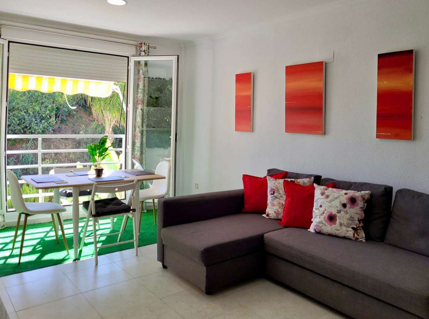 Exklusives Apartment in erster Strandlinie mit Tourismuslizenz in Calahonda, Mijas