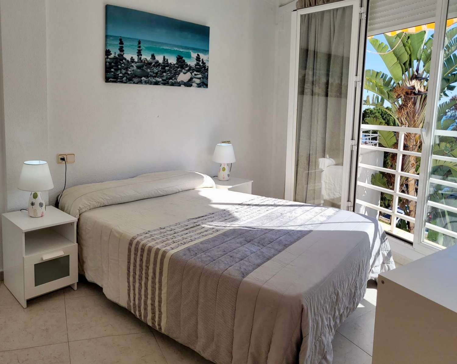 Exklusives Apartment in erster Strandlinie mit Tourismuslizenz in Calahonda, Mijas