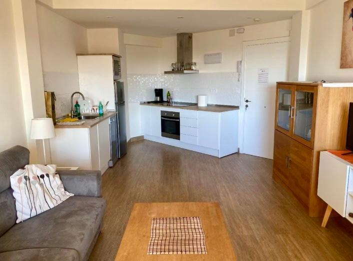 Apartment mit Meerblick, Terrasse und Gemeinschaftspool in Torremolinos