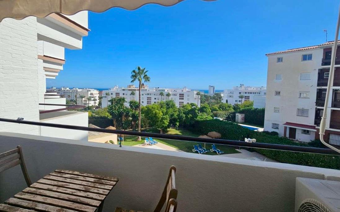 Apartment mit Meerblick, Terrasse und Gemeinschaftspool in Torremolinos