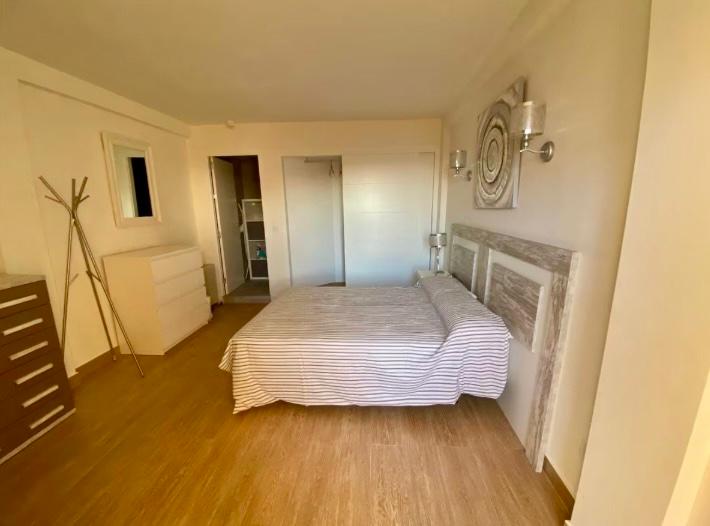 Apartment mit Meerblick, Terrasse und Gemeinschaftspool in Torremolinos