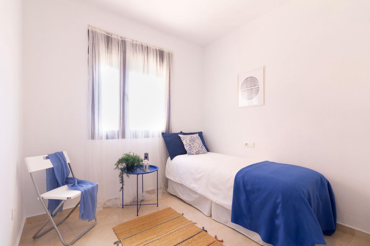 Wohnung zum Verkauf im Hafen von Estepona – Zentrale Lage mit Meerblick