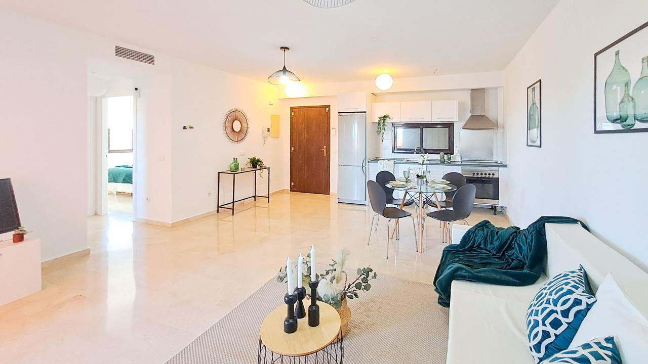 Wohnung zum Verkauf im Hafen von Estepona – Zentrale Lage mit Meerblick