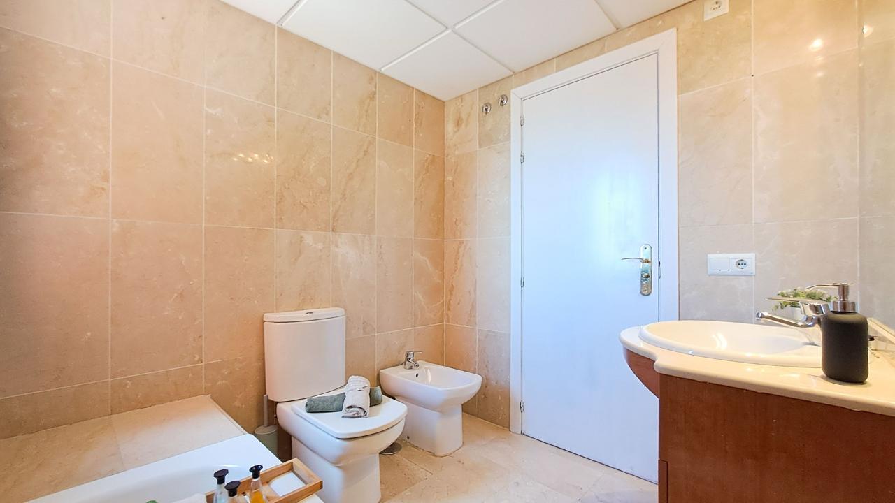 Wohnung zum Verkauf im Hafen von Estepona – Zentrale Lage mit Meerblick