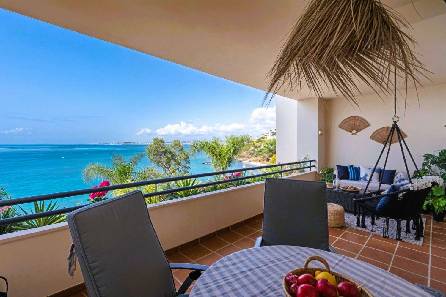 Exklusive Wohnung in erster Strandlinie mit Meerblick in Torrequebrada, Benalmádena