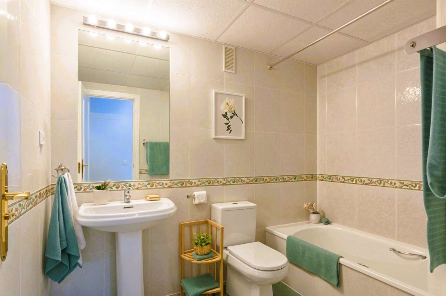 Exklusive Wohnung in erster Strandlinie mit Meerblick in Torrequebrada, Benalmádena