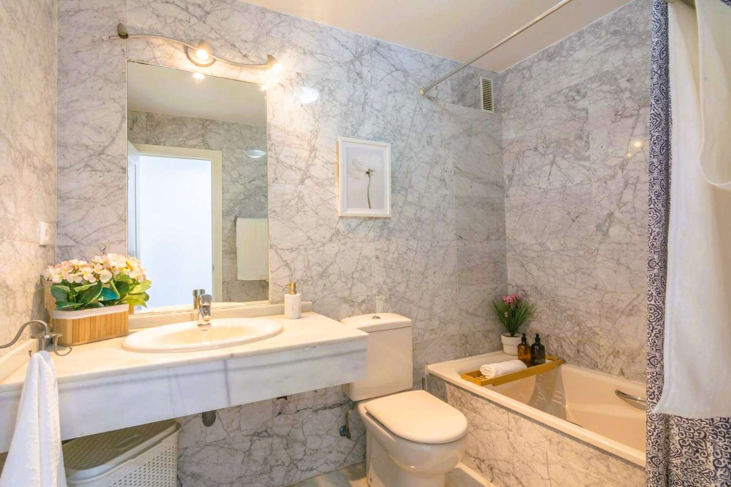 Exklusive Wohnung in erster Strandlinie mit Meerblick in Torrequebrada, Benalmádena