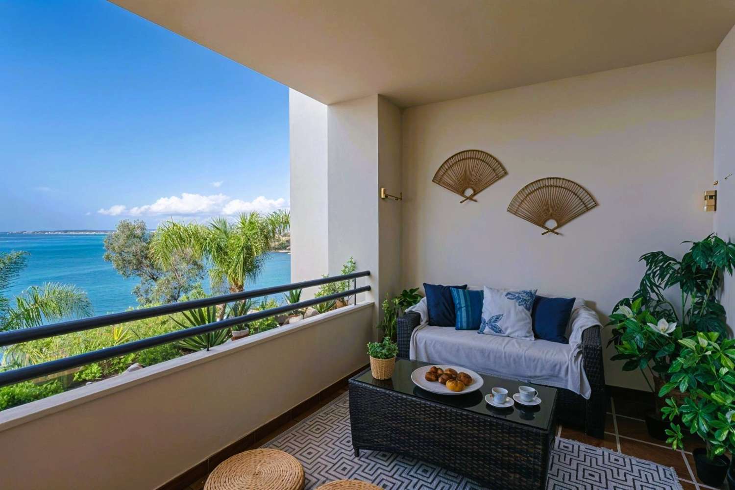 Exklusive Wohnung in erster Strandlinie mit Meerblick in Torrequebrada, Benalmádena