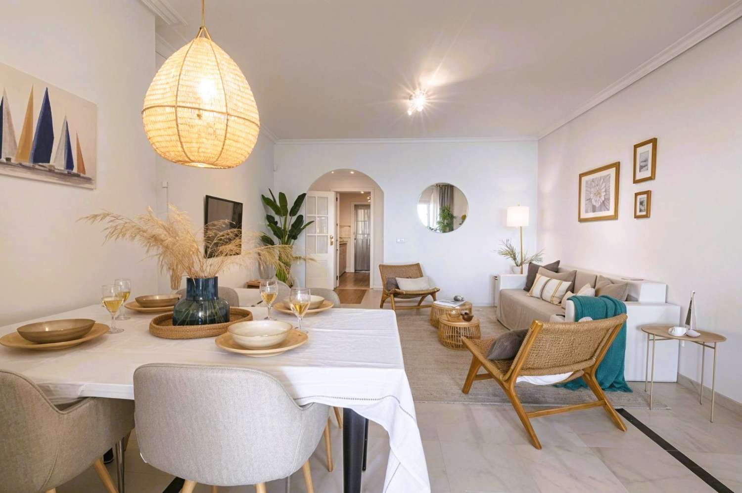 Exklusive Wohnung in erster Strandlinie mit Meerblick in Torrequebrada, Benalmádena