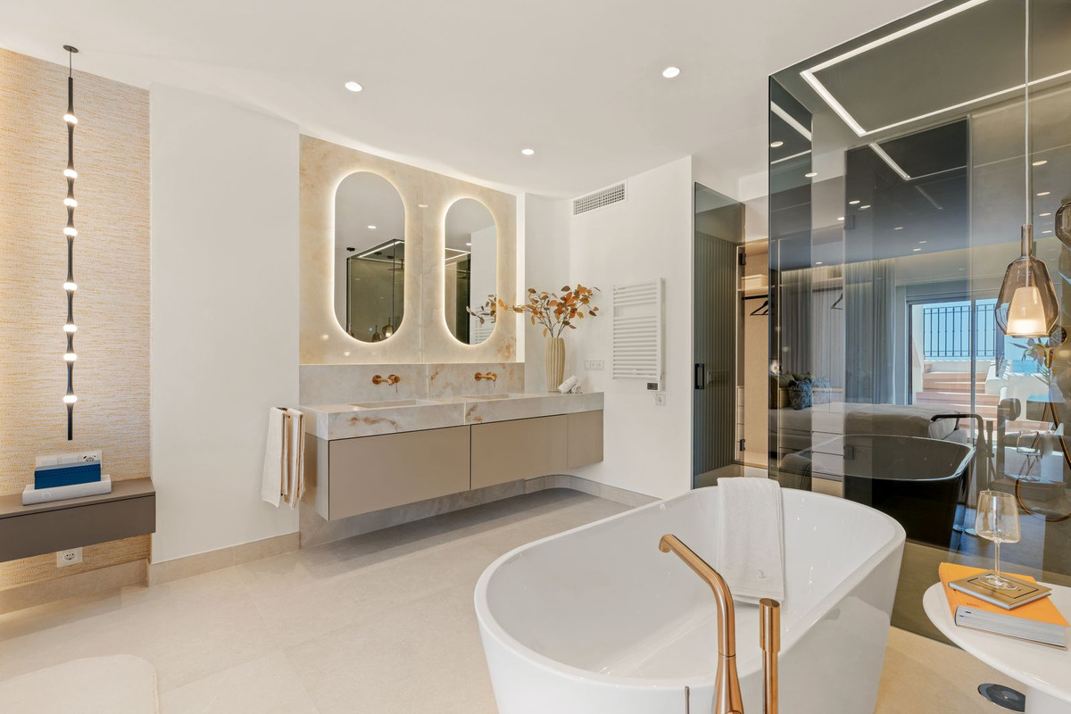 Luxuriöses Duplex-Penthouse mit spektakulären Meerblicken in Esteponas New Golden Mile